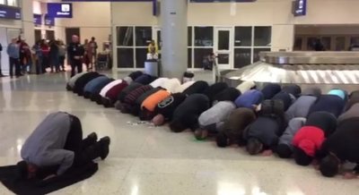 Can-a-Non-Muslim-Pray-with-Muslims.jpg