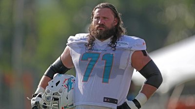 fl-sp-dolphins-josh-sitton-shoulder-20180914.jpg