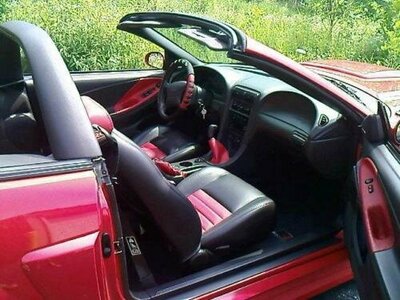 2002 MUSTANG INTERIOR.jpg