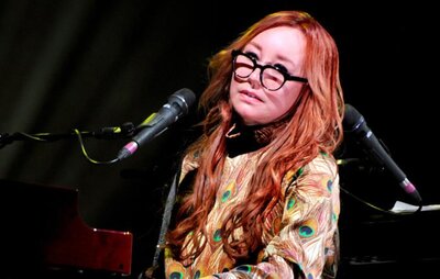 Tori-Amos-GettyImages-858061894-696x442.jpg