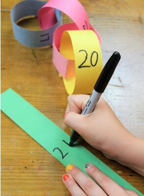 Paper-Chains-writing-numbers_mini-copy.jpg