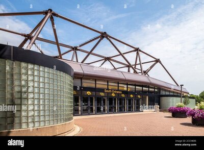 carver-hawkeye-arena-at-the-university-of-iowa-designed-by-caudill-rowlett-scott-2CCHKR5.jpg