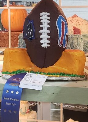 fball.thumb.jpg.c2fc05f0f98a5cee90081f3e579dea7c.jpg