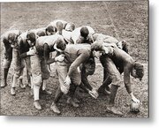 football-players-in-flying-wedge-bettmann.jpg.cc680683cc537964893d6c324ba79f4c.jpg